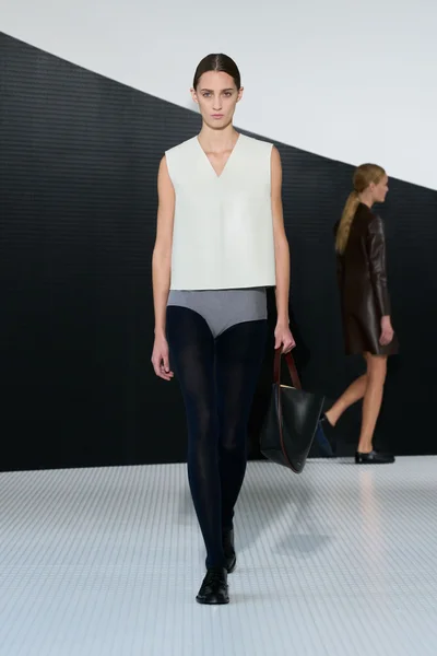 Look 18